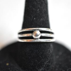 NWOT Triple Band Silver Tone Ball Size 7 Ring